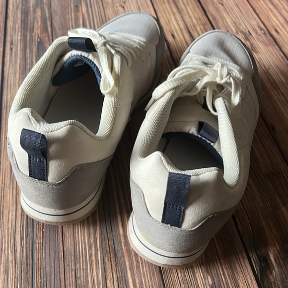 Goodfellow Men’s Cream & Gray Sneakers 12 - Picture 4 of 5